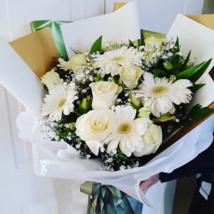ramo de flores blancas