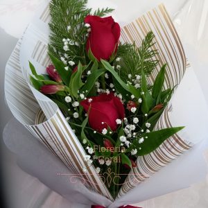 ramo dos rosas y alstroemerias