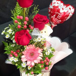 3 rosas y complementos en cartera